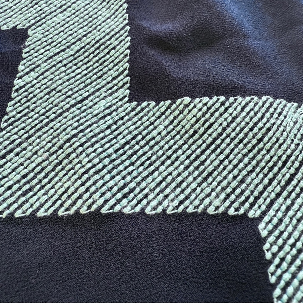 Blue‎ Rain Sheer Top Size Large Sleeveless Embroidered Chevron Navy Blue Teal - Picture 10 of 10